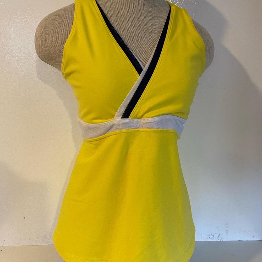 Lululemon sports top, size S